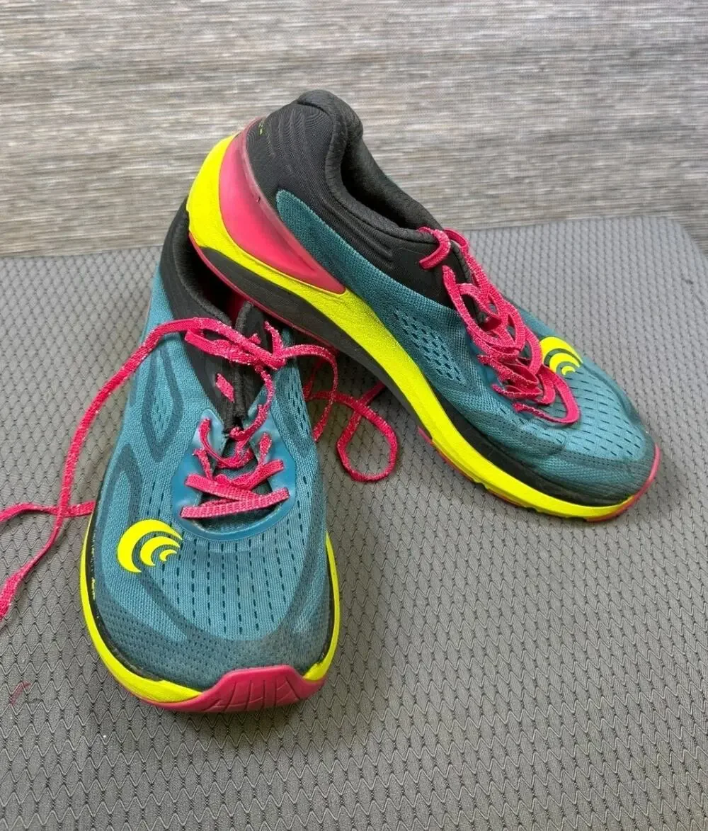 Topo Athletic Womens Ultrafly 3 Running Shoes Sz 9.5 Emerald/ Fuchsia Trail Hike